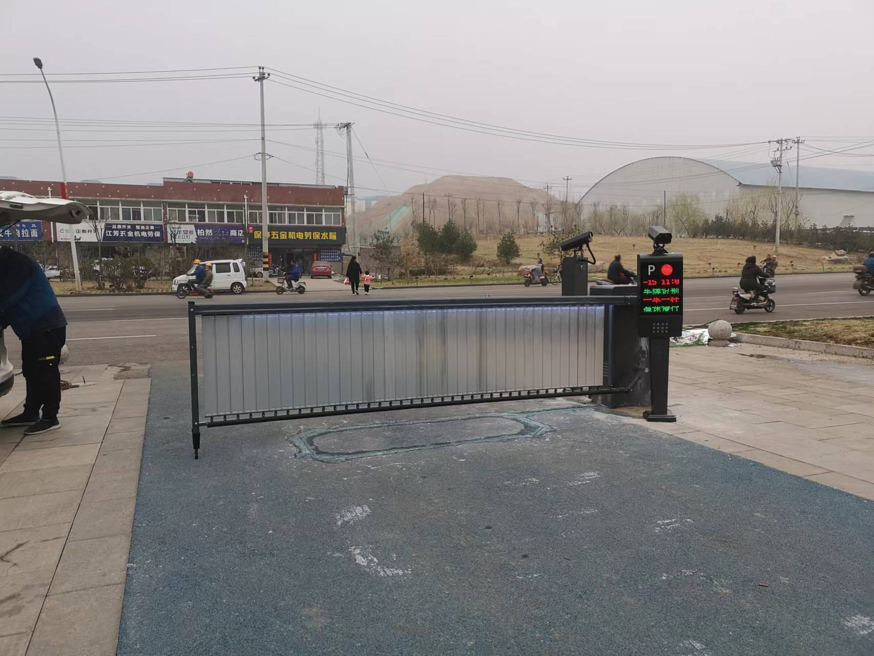 道闸、小区广告道闸、道闸广告厂家、停车场系统广告道闸