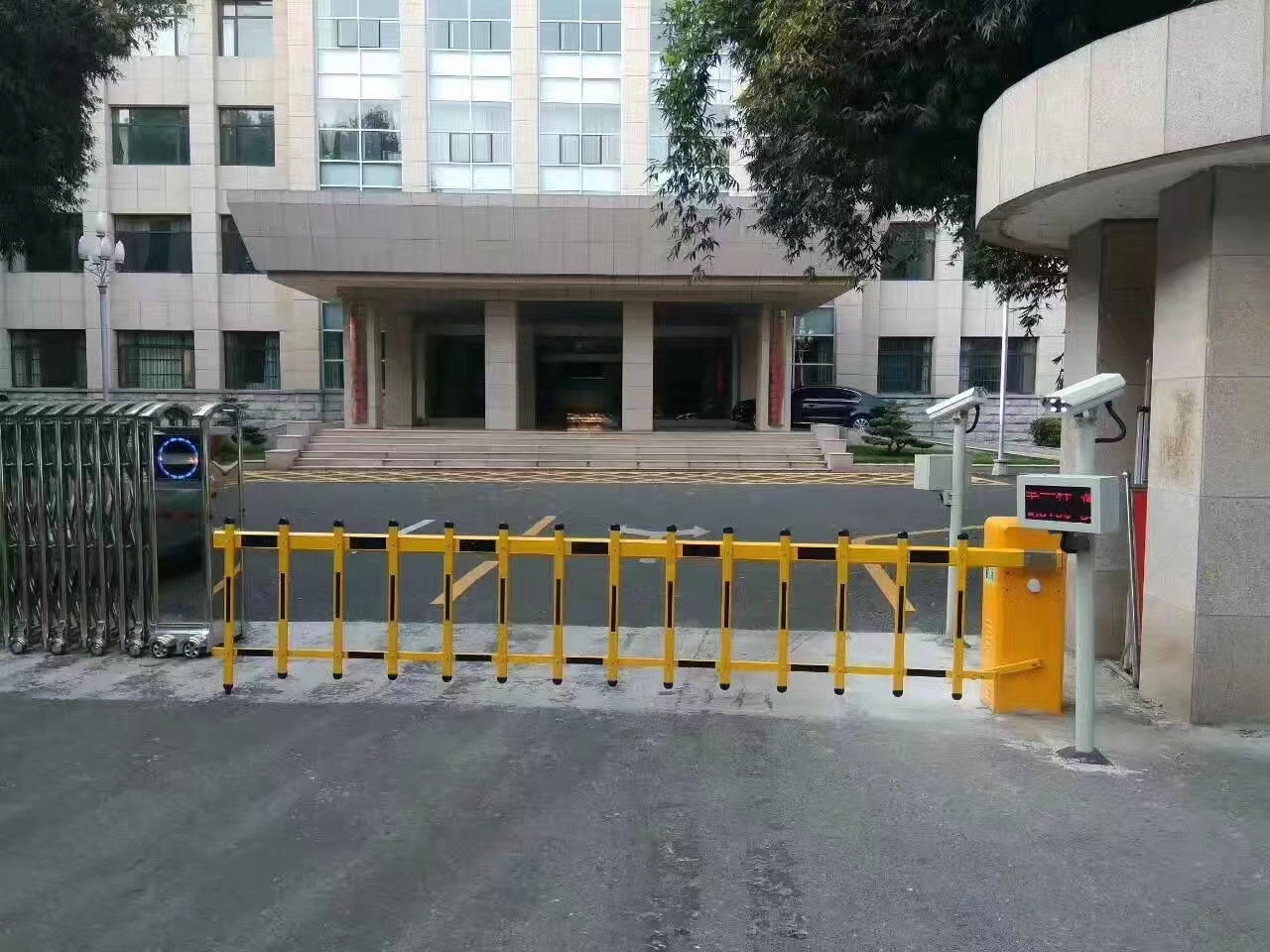 邯郸道闸、邯郸道闸厂家、邯郸道闸生产厂家、邯郸道闸本地安装