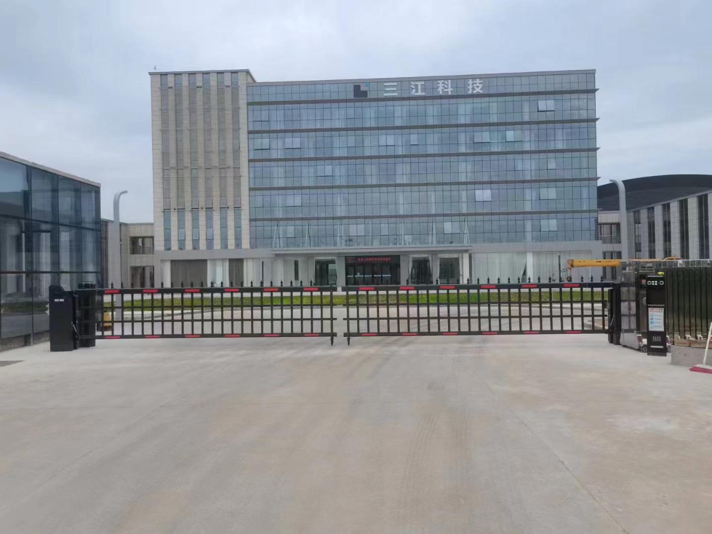 安装车辆道闸公司|安装车牌识别道闸公司|直流无刷道闸安装公司|智能车牌识别道闸安装公司-河北智控科技有限公司15232169789